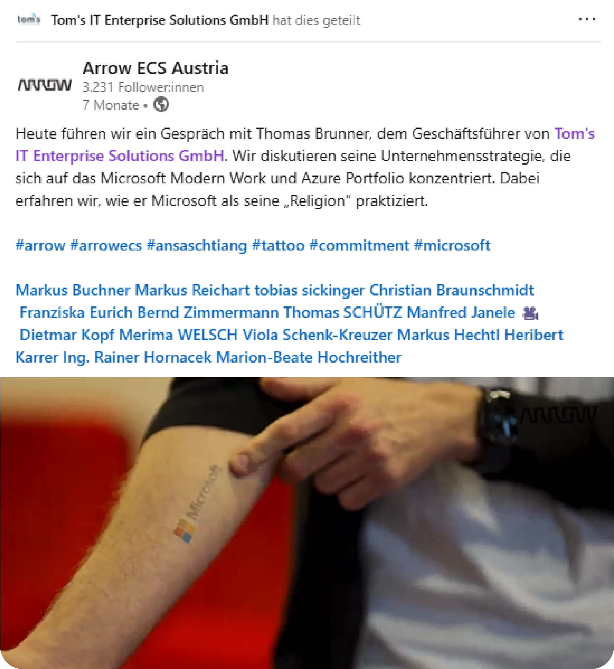 Thomas Brunner präsentiert sein Microsoft Tattoo